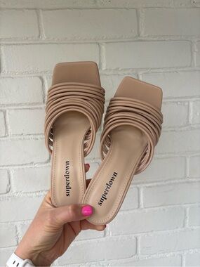 NWOT superdown Eva Heels